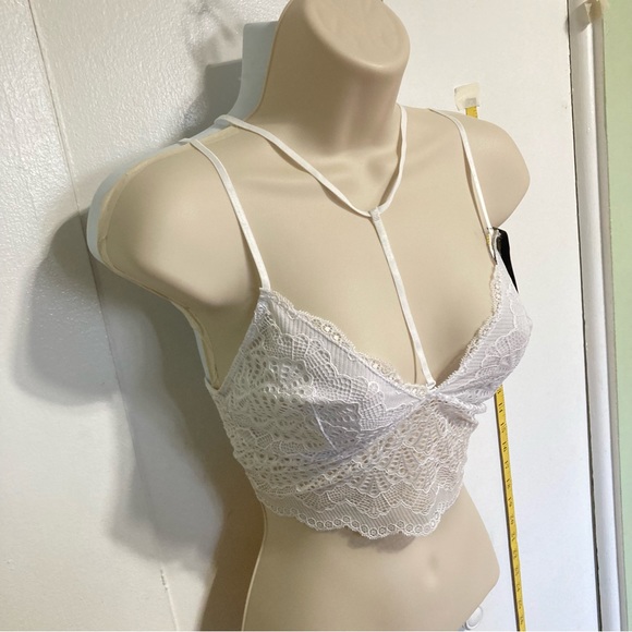 Bralette Lightly lined Semi-sheer Lace Medium and Large - Picture 2 of 16